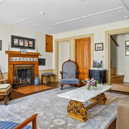 Isaiah Hall Inn-3